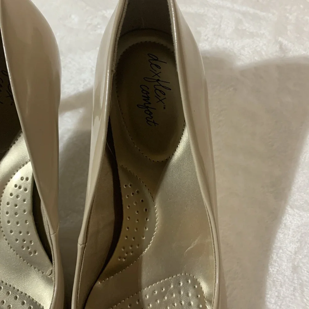 Dexflex Comfort Heels Women's Beige Size 11W
